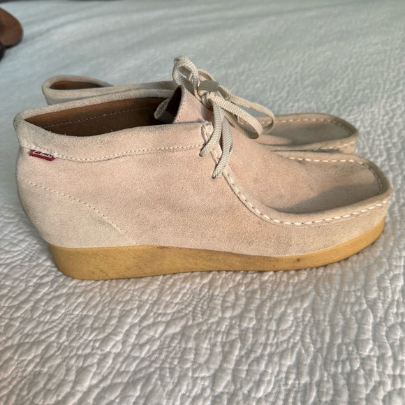 Clarks Wallabee Men’s 9 – Beige Suede Moccasin Boots Crepe Sole - Picture 1 of 7